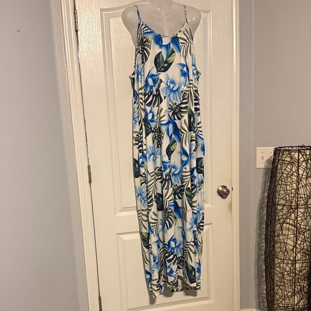 Tropical Floral Maxi Dress in Blue and White w/pockets